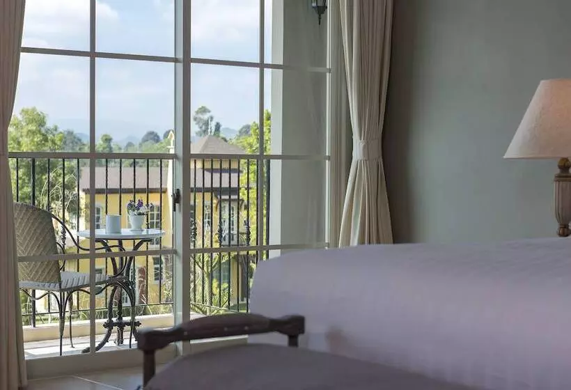 Superior room with lake view, U Khao Yai