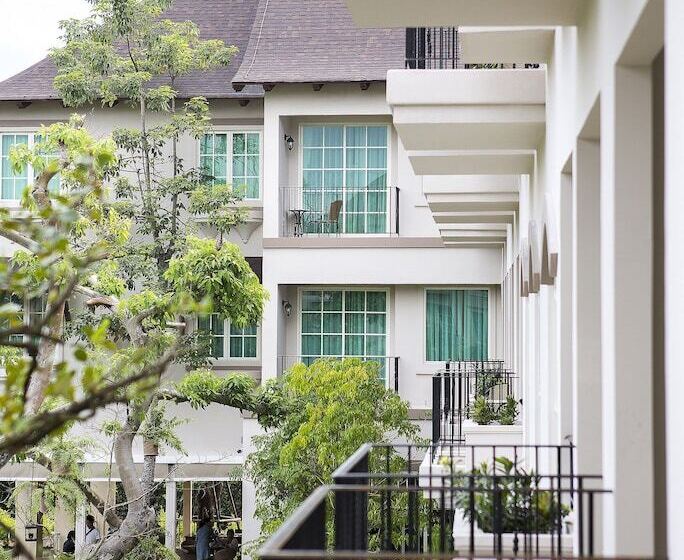 Superior room with lake view, U Khao Yai