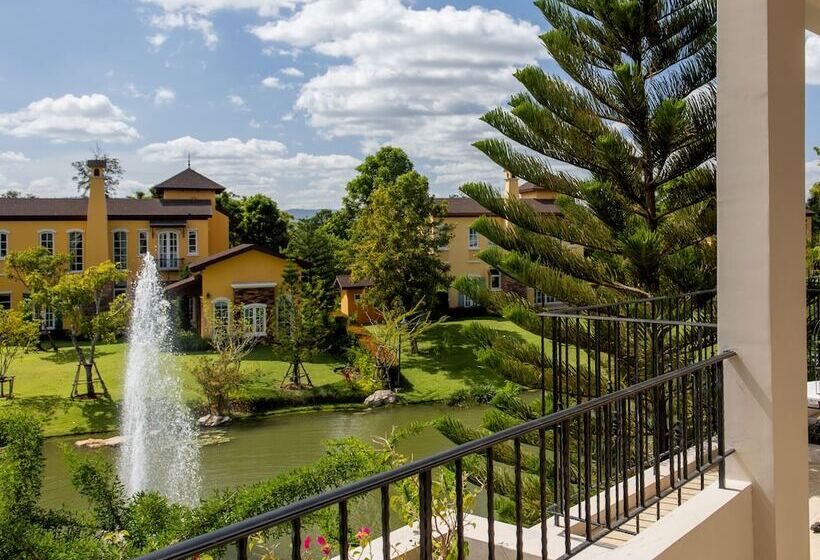 Superior room with lake view, U Khao Yai