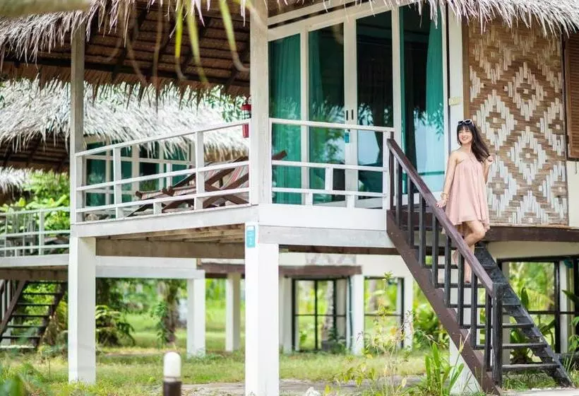 オーシャンビューのスタンダードバンガロー, Pawapi Beach Resort Koh Mook