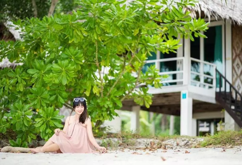 オーシャンビューのスタンダードバンガロー, Pawapi Beach Resort Koh Mook