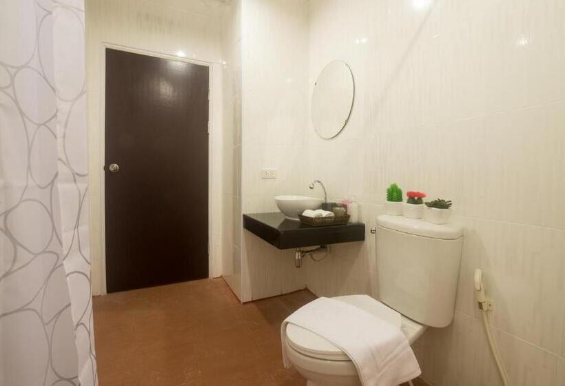 디럭스 트리플 룸, Green Leaf Hostel