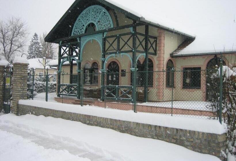 اتاق کلاسیک سه تخته, Vila Regina