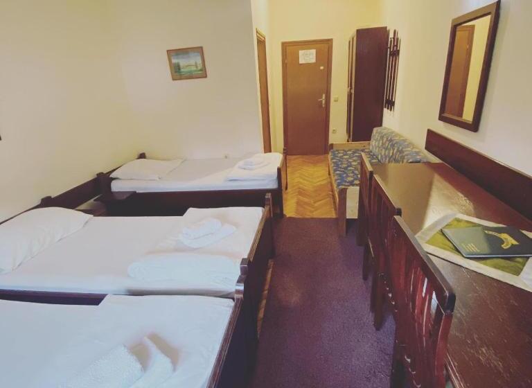 اتاق کلاسیک سه تخته, Vila Regina
