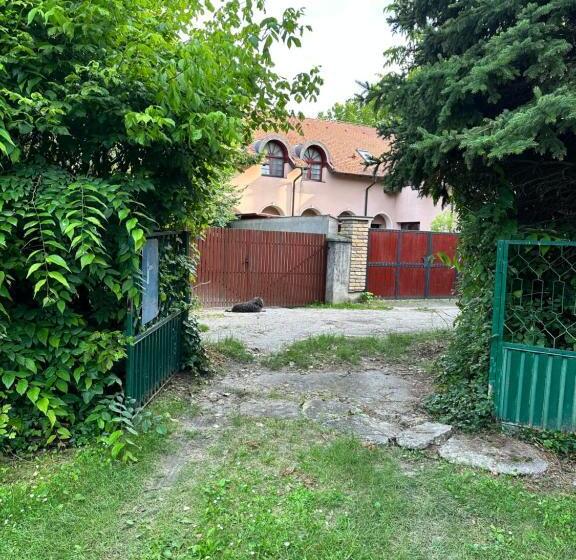 استودیو استاندارد با چشم‌انداز باغ, Vila Regina