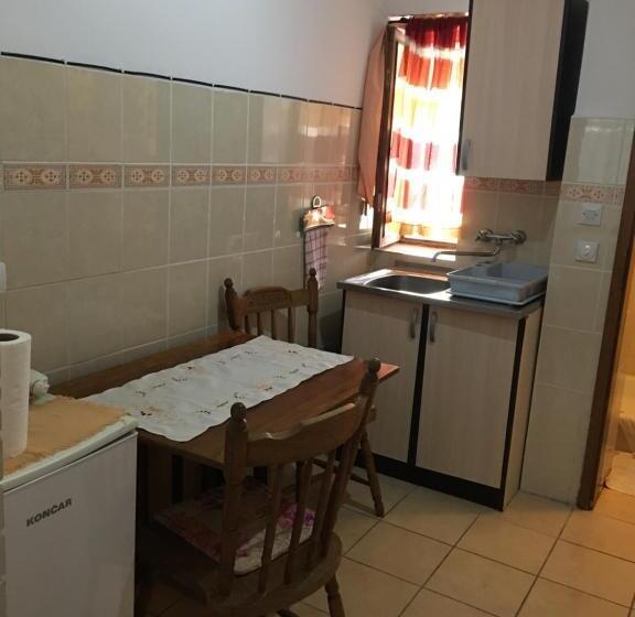 استودیو استاندارد با چشم‌انداز باغ, Vila Regina