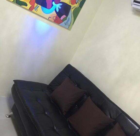 Люкс, บ้านเกื้อ เดอะ ลิฟวิ่ง