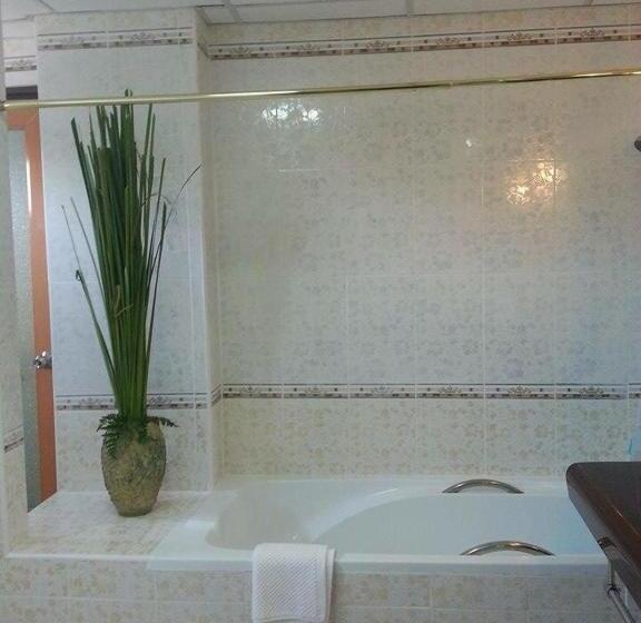 Люкс, บ้านเกื้อ เดอะ ลิฟวิ่ง