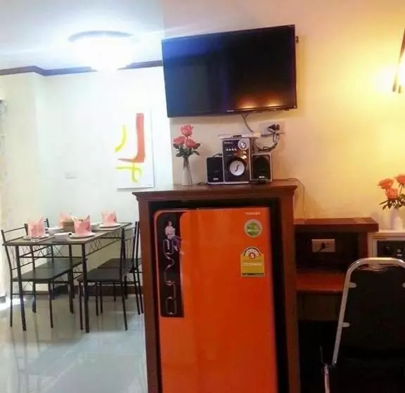 سوییت جونیور, บ้านเกื้อ เดอะ ลิฟวิ่ง