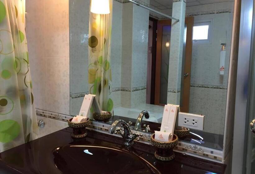 Люкс, บ้านเกื้อ เดอะ ลิฟวิ่ง