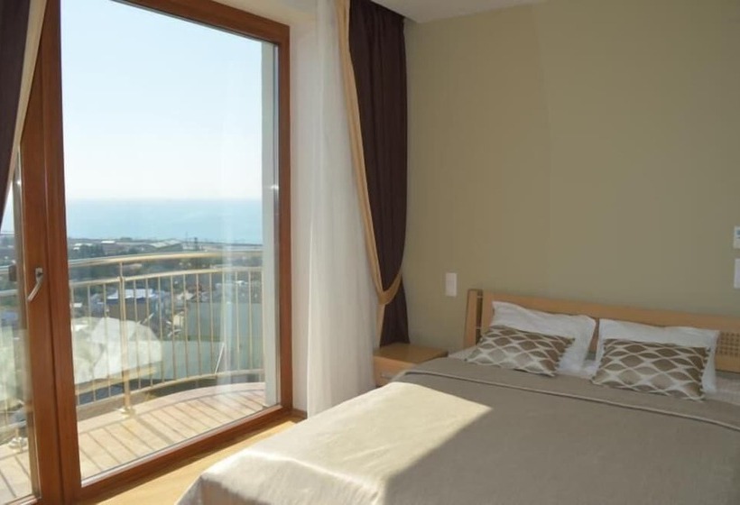 컴포트 룸, Diana Palace