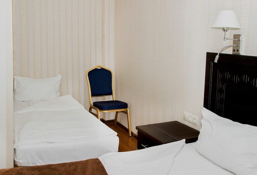 패밀리 룸, Marianna