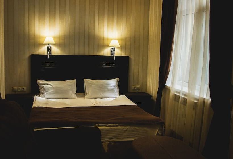 패밀리 룸, Marianna