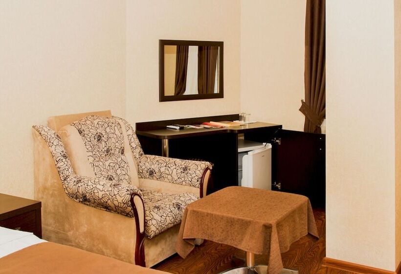 이코노미 룸, Marianna