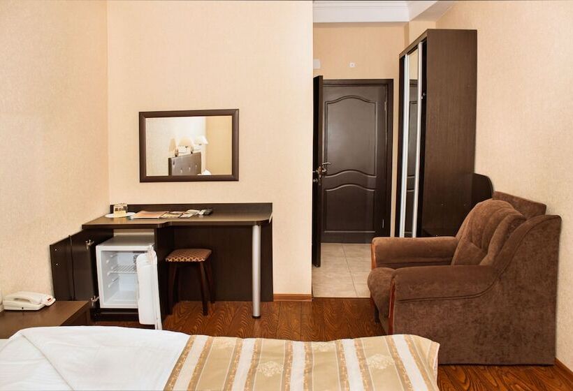 이코노미 룸, Marianna