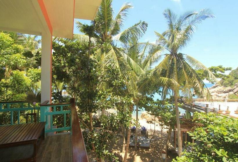 Quarto Triplo Deluxe Vista Mar, Mountain Reef Beach Resort