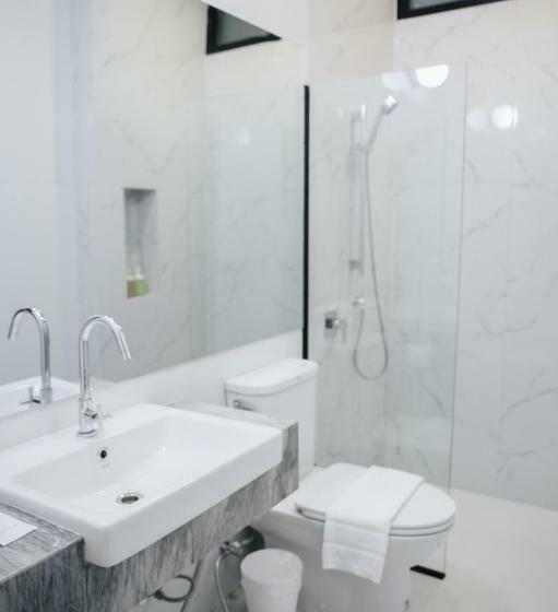 חדר דחוקס עם מיטת קינג, La Riva Boutique