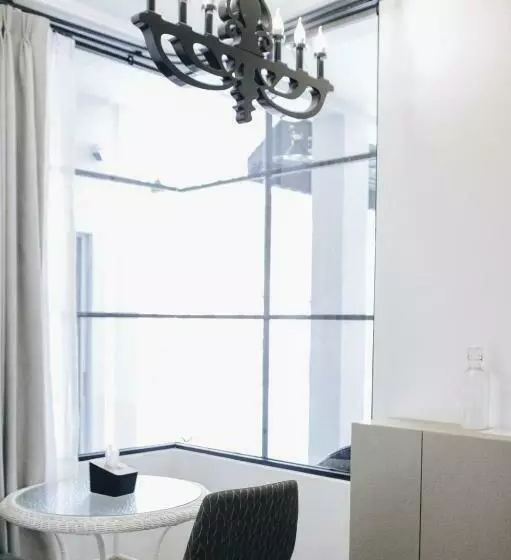 اتاق لوکس با تخت بزرگ, La Riva Boutique