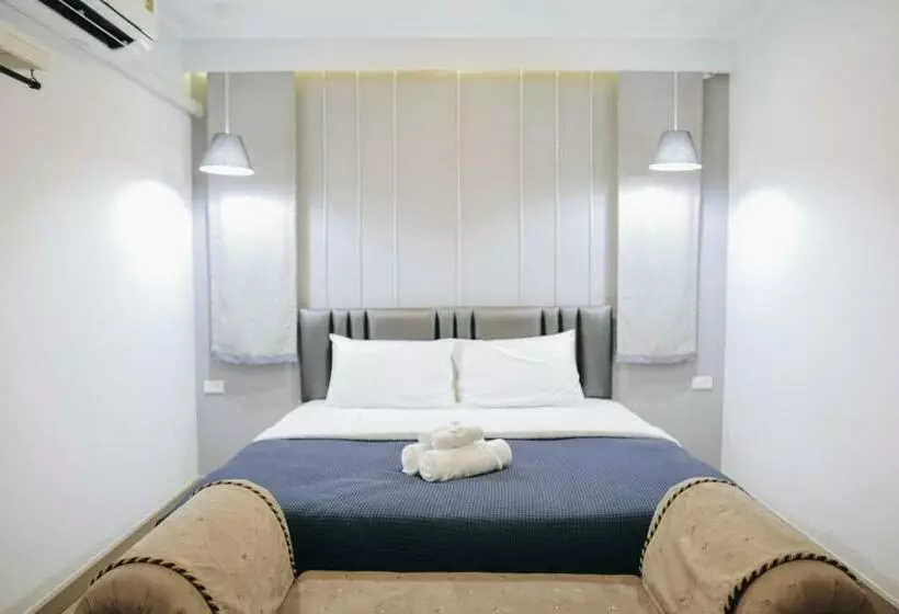 اتاق لوکس با تخت بزرگ, La Riva Boutique