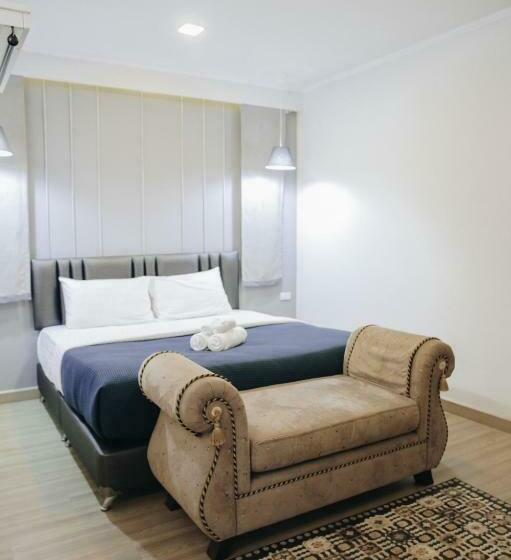 חדר דחוקס עם מיטת קינג, La Riva Boutique