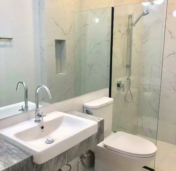 اتاق لوکس با تخت بزرگ, La Riva Boutique