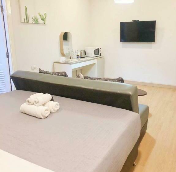 חדר דחוקס עם מיטת קינג, La Riva Boutique