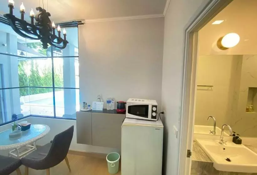 اتاق لوکس با تخت بزرگ, La Riva Boutique