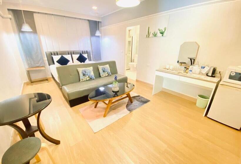 חדר דחוקס עם מיטת קינג, La Riva Boutique