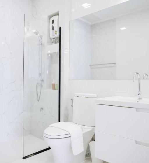 חדר דחוקס עם מיטת קינג, La Riva Boutique