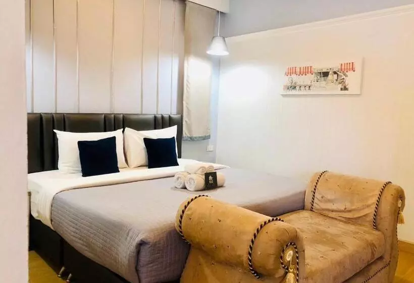 اتاق لوکس با تخت بزرگ, La Riva Boutique