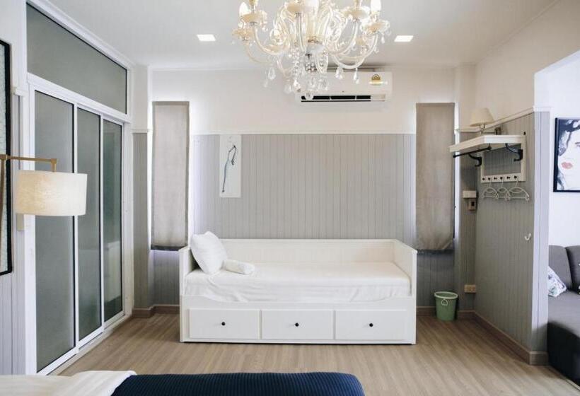 סוויטה משפחתית, La Riva Boutique