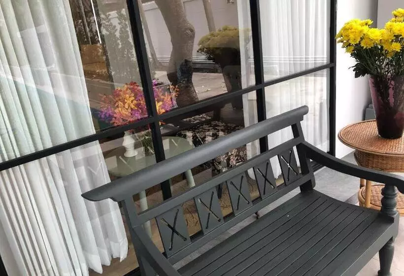سوییت خانوادگی, La Riva Boutique
