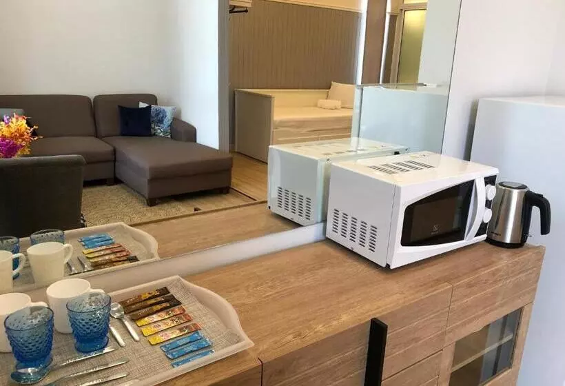 سوییت خانوادگی, La Riva Boutique