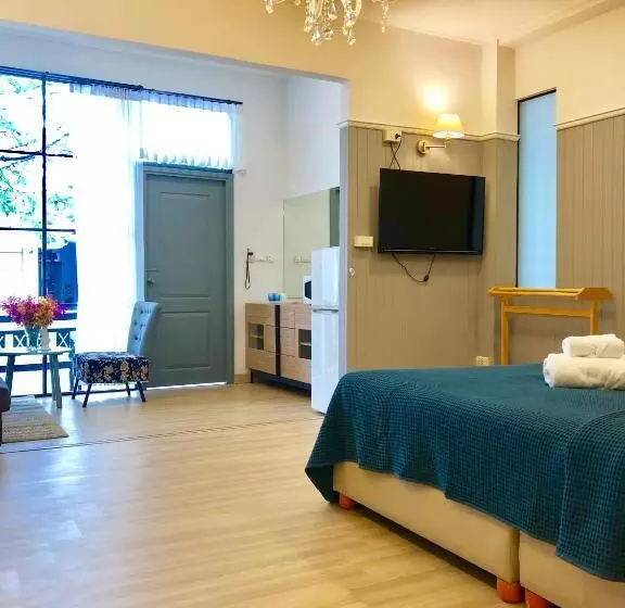 سوییت خانوادگی, La Riva Boutique