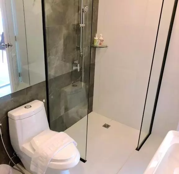 سوییت جونیور, La Riva Boutique