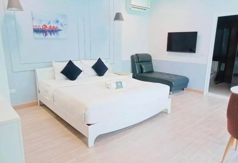 سوییت جونیور, La Riva Boutique
