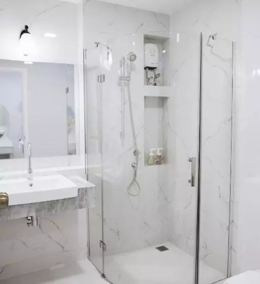 سوییت جونیور, La Riva Boutique