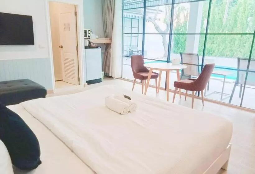 سوییت جونیور, La Riva Boutique