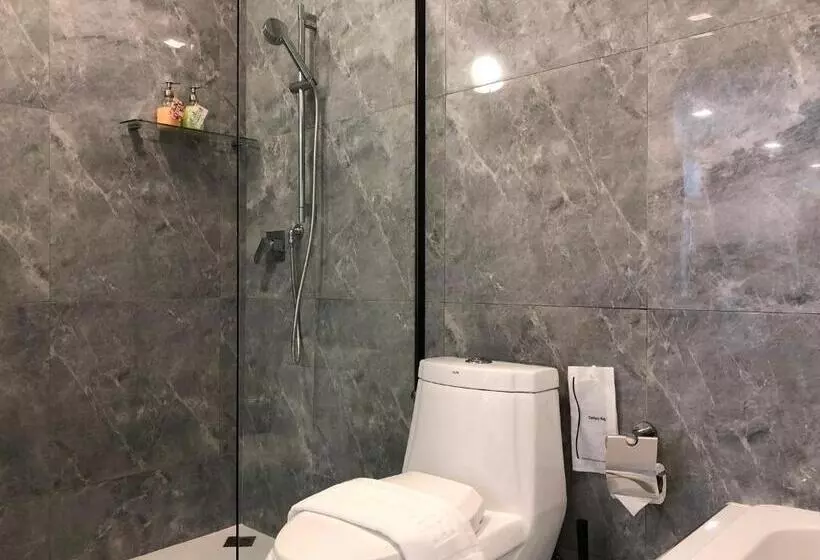 سوییت, La Riva Boutique