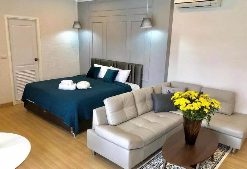 سوییت, La Riva Boutique