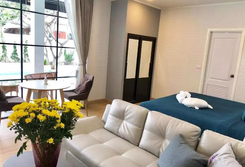 سوییت, La Riva Boutique