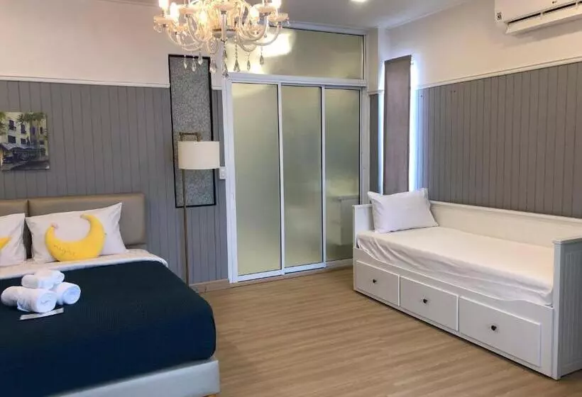 سوییت خانوادگی, La Riva Boutique