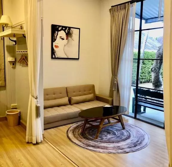 سوییت خانوادگی, La Riva Boutique