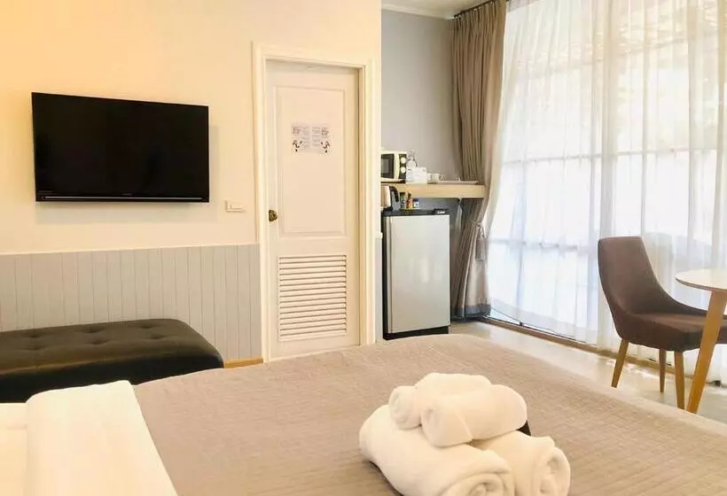 سوییت جونیور, La Riva Boutique