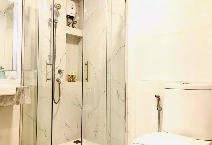 سوییت جونیور, La Riva Boutique