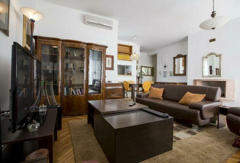 آپارتمان 2 خوابه, Sun Hostel