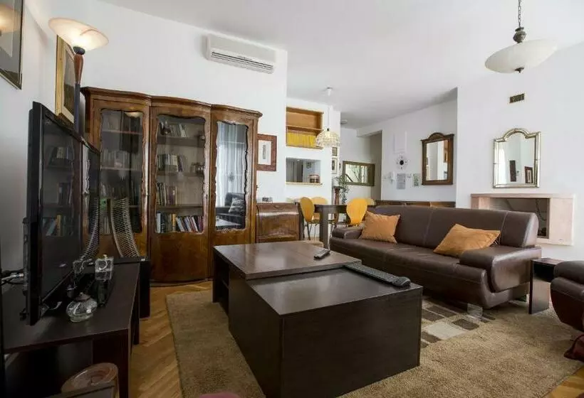آپارتمان 2 خوابه, Sun Hostel