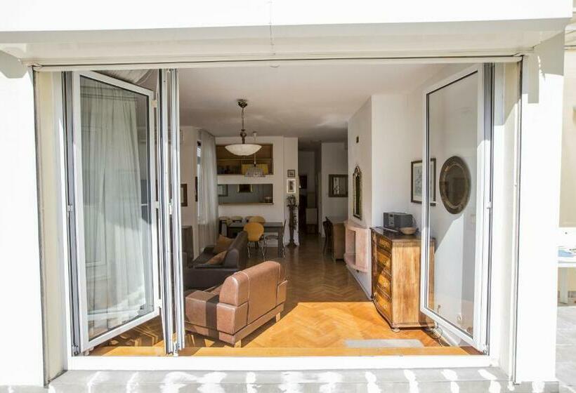 آپارتمان 2 خوابه, Sun Hostel