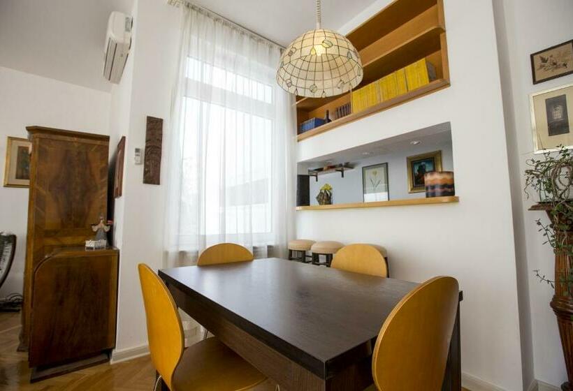 آپارتمان 2 خوابه, Sun Hostel