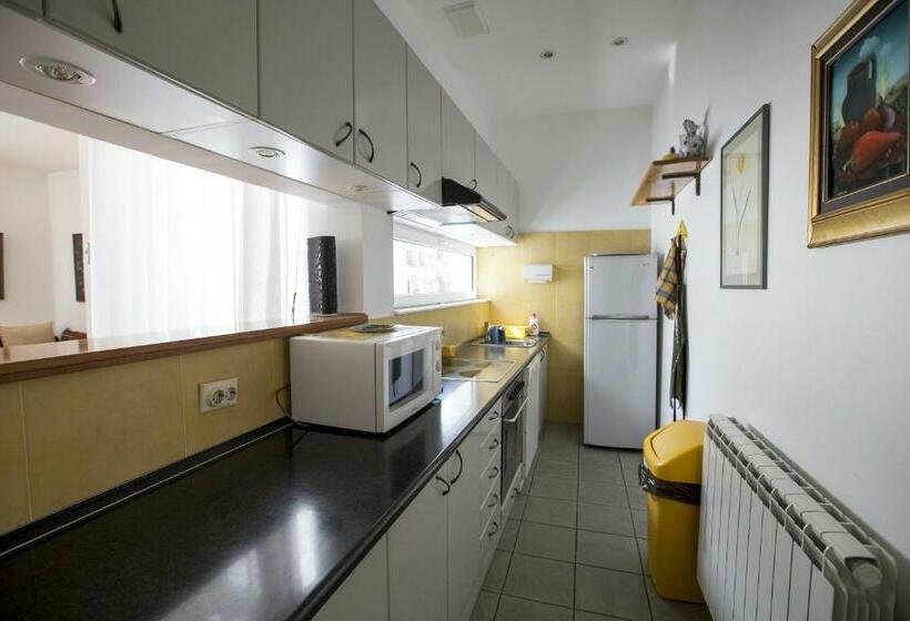 آپارتمان 2 خوابه, Sun Hostel